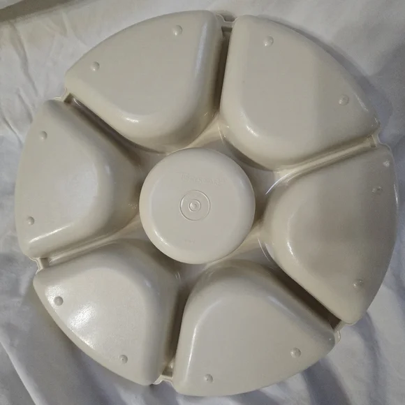 Tupperware Beige Sectioned Platter - Picture 3 of 7